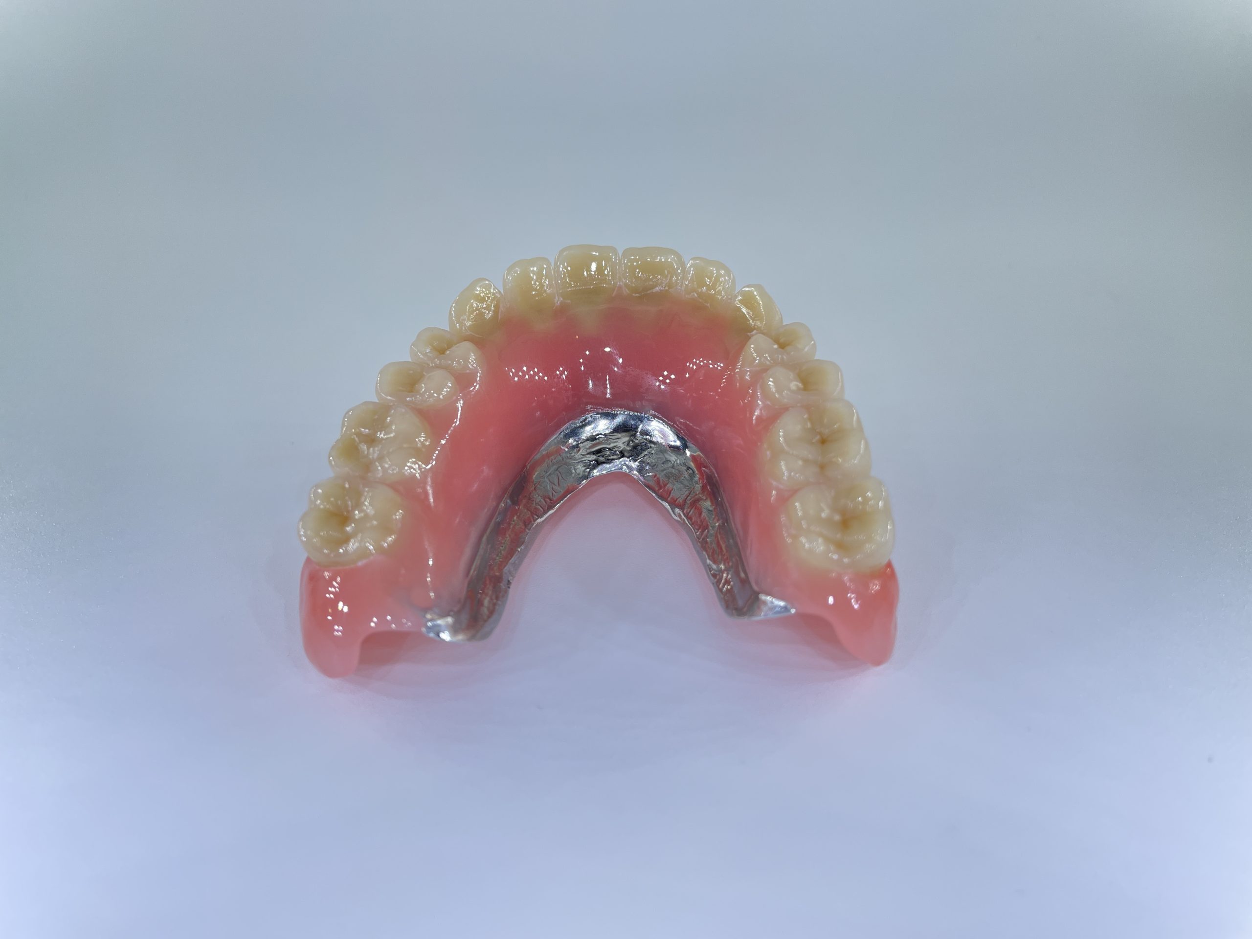 hybrid tandprotese til overmund omvendt bagfra Resultater af færdigeproduceret tandproteser
